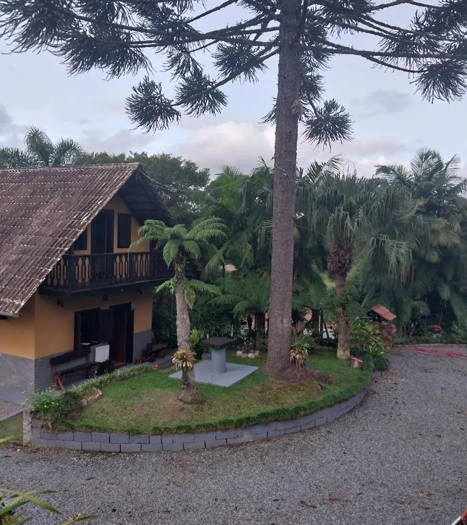 Villa Chale Da Araucaria à Rio dos Cedros Chalet